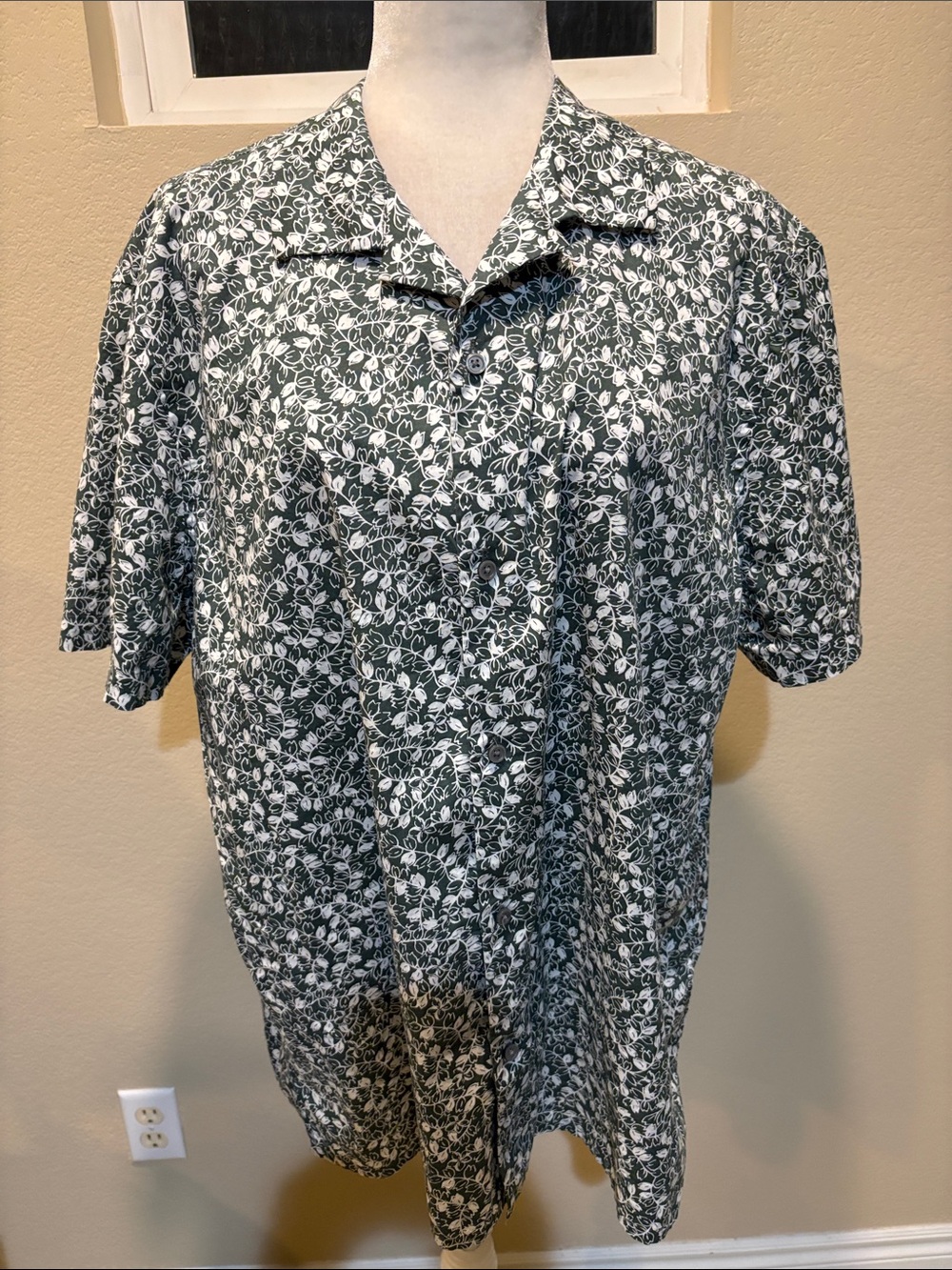 Men's Green Floral Short-Sleeve Button Shirt-Size XL